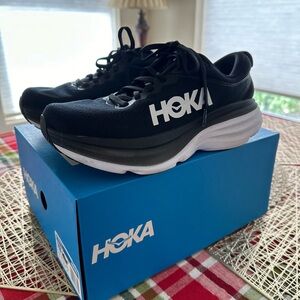 HOKA Size 7, Bondi 8, Black & White! Excellent condition!❤️